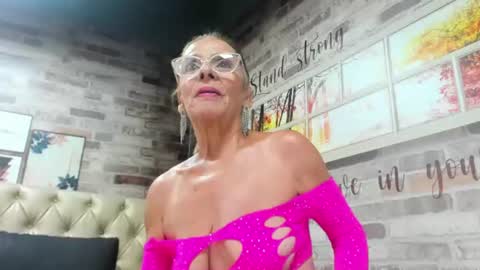 Isabela online show from 06.10.26