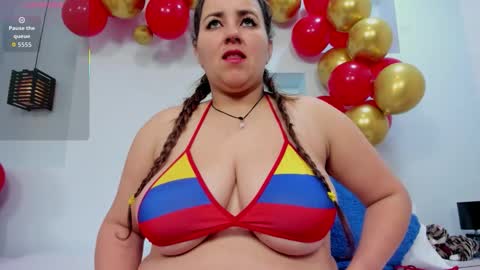 Snapshot of isabela_parkerr chatting on 10.05.25 Mommy Isa online show from 10.05.25