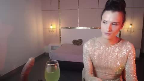 IsabelFernandez online show from 10.15.25