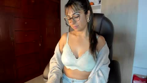 Snapshot of isabella22_1 chatting on 02.25.26 Isabella22 1 online show from 02.25.26