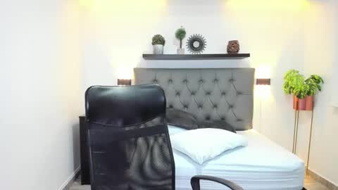 Isabel florez online show from 01.15.25