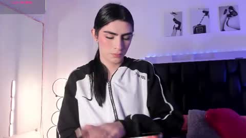 Isabella Moon9 online show from 07.23.26