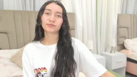 Isabella Nowa online show from 04.10.26