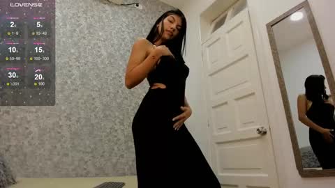 Snapshot of isabella_roberts13 chatting on 01.29.25 isa online show from 01.29.25