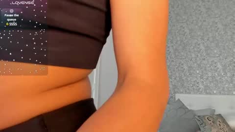 Snapshot of isabella_roberts13 chatting on 02.11.25 isa online show from 02.11.25