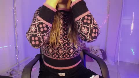 Isabella Rros online show from 10.04.25