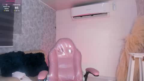 Snapshot of isabellaa23 chatting on 12.14.25 isabellaa23 online show from 12.14.25