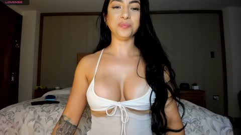 Snapshot of isabellabeker_ chatting on 12.04.24 ISABEL online show from 12.04.24