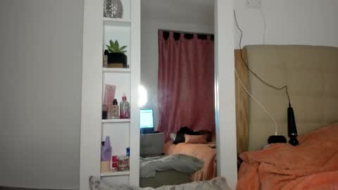 Snapshot of isabellabeker_ chatting on 01.09.26 ISABEL online show from 01.09.26