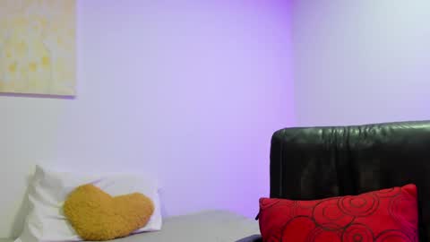 Instagram soybella01  online show from 01.26.25