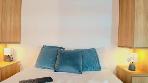 Isabella  online show from 10.17.25