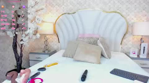 Isabella  online show from 11.11.25