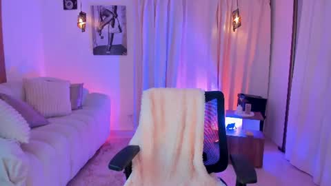 Snapshot of isabellalux_ chatting on 06.28.26 ISABELLA online show from 06.28.26