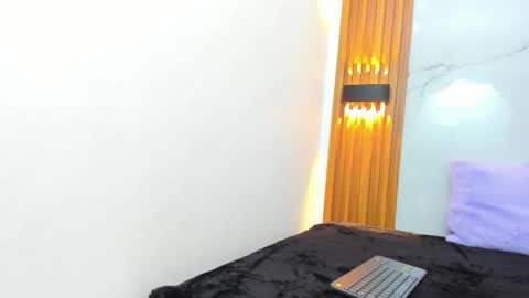 Snapshot of isabellamonet chatting on 11.14.25 isabellamonet online show from 11.14.25