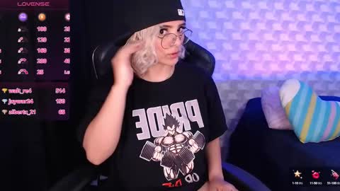 Isabella Mout  online show from 01.25.25