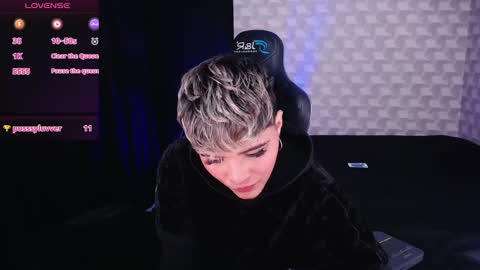 Isabella Mout  online show from 02.14.25