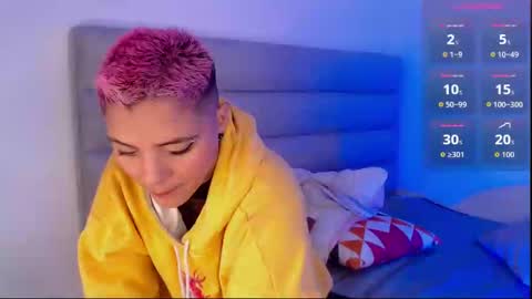 Isabella Mout  online show from 09.27.25