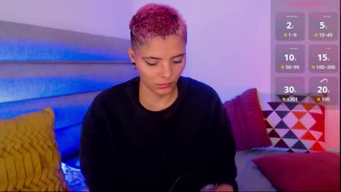 Isabella Mout  online show from 09.28.25