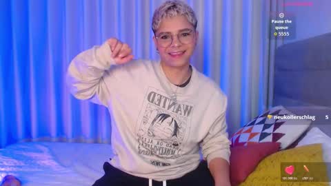 Isabella Mout  online show from 11.26.25