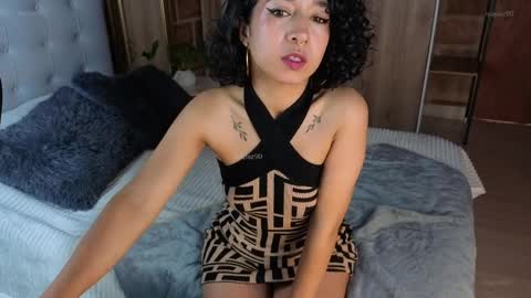 Isabela Paz online show from 04.10.26