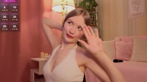 Snapshot of isabellatorrance chatting on 09.15.25 Bella online show from 09.15.25