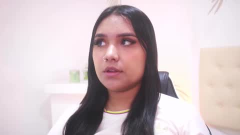 Snapshot of isabelle_lane chatting on 12.03.25 online show from 12.03.25