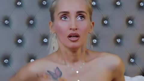 Snapshot of isabelleethan chatting on 01.31.25 IsabelleEthan online show from 01.31.25