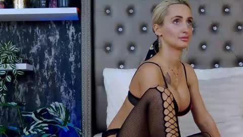 Snapshot of isabelleethan chatting on 02.25.25 IsabelleEthan online show from 02.25.25