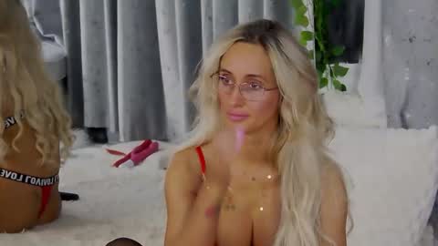 Snapshot of isabelleethan chatting on 11.14.25 IsabelleEthan online show from 11.14.25