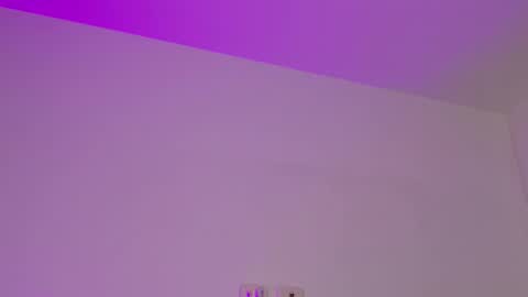 Isabella Hilton online show from 01.31.26