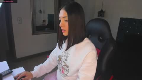 Snapshot of isarogers_dl chatting on 01.26.25 isabel online show from 01.26.25