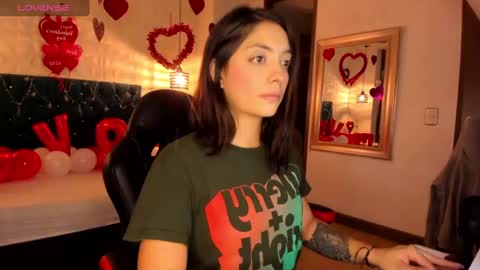 Snapshot of isarogers_dl chatting on 02.17.25 isabel online show from 02.17.25