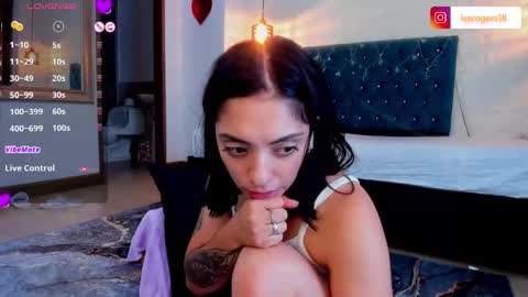 Snapshot of isarogers_dl chatting on 03.11.25 isabel online show from 03.11.25