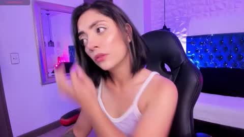 Snapshot of isarogers_dl chatting on 11.11.25 isabel online show from 11.11.25