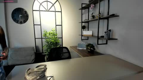 I S A  S AN D E R S  online show from 10.29.25