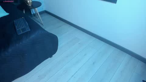 I S A  S AN D E R S  online show from 11.08.25