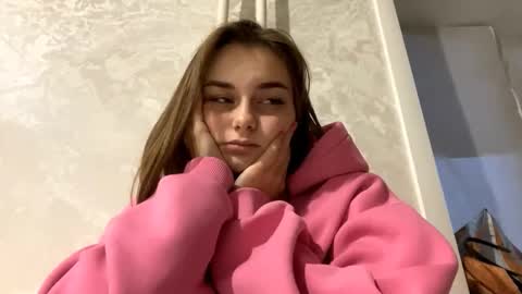 Snapshot of isauratorkelson chatting on 11.11.25 Issa online show from 11.11.25