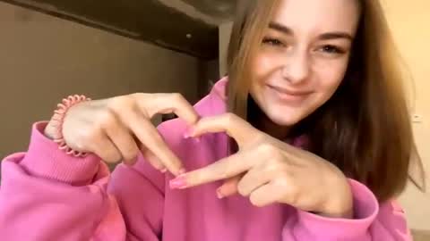 Snapshot of isauratorkelson chatting on 11.14.25 Issa online show from 11.14.25