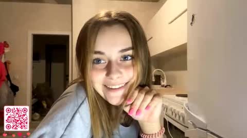 Snapshot of isauratorkelson chatting on 11.23.25 Issa online show from 11.23.25