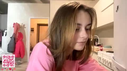 Snapshot of isauratorkelson chatting on 11.26.25 Issa online show from 11.26.25