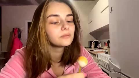 Snapshot of isauratorkelson chatting on 12.03.25 Issa online show from 12.03.25