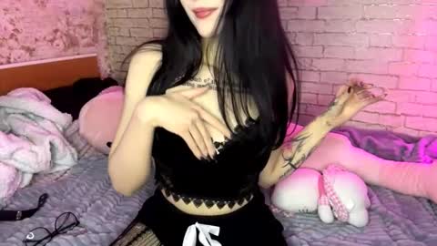 Snapshot of isauratorkelson chatting on 02.27.26 Issa online show from 02.27.26