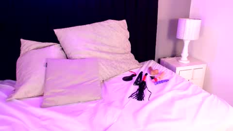 Snapshot of isaxcurves chatting on 03.24.26 Isabela Isa for lovers online show from 03.24.26