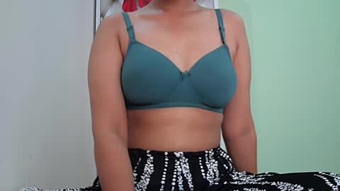 ishika_singh_ online show from 07.16.26