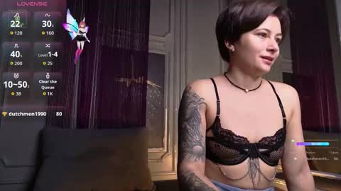 Snapshot of ishtardivine chatting on 10.21.25 Ishtar online show from 10.21.25