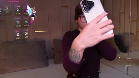 Snapshot of ishtardivine chatting on 10.24.25 Ishtar online show from 10.24.25