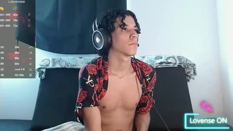 Snapshot of isidroglasc chatting on 09.22.25 Isidro online show from 09.22.25