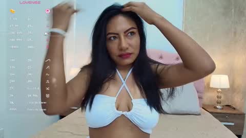 Isis Choi online show from 01.18.26