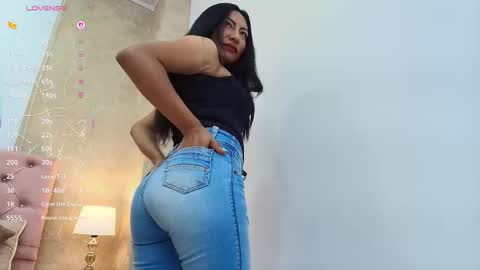 Isis Choi online show from 03.06.26