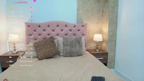 Isis Choi online show from 03.13.26